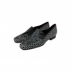 BLACK LOW HEEL LEATHER
