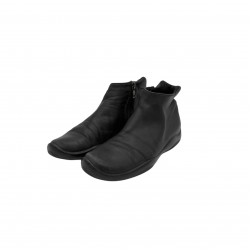 PRADA LEATHER BLACK BOOTS