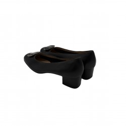 FERRAGAMO BLACK LEATHER LOW HEELS 