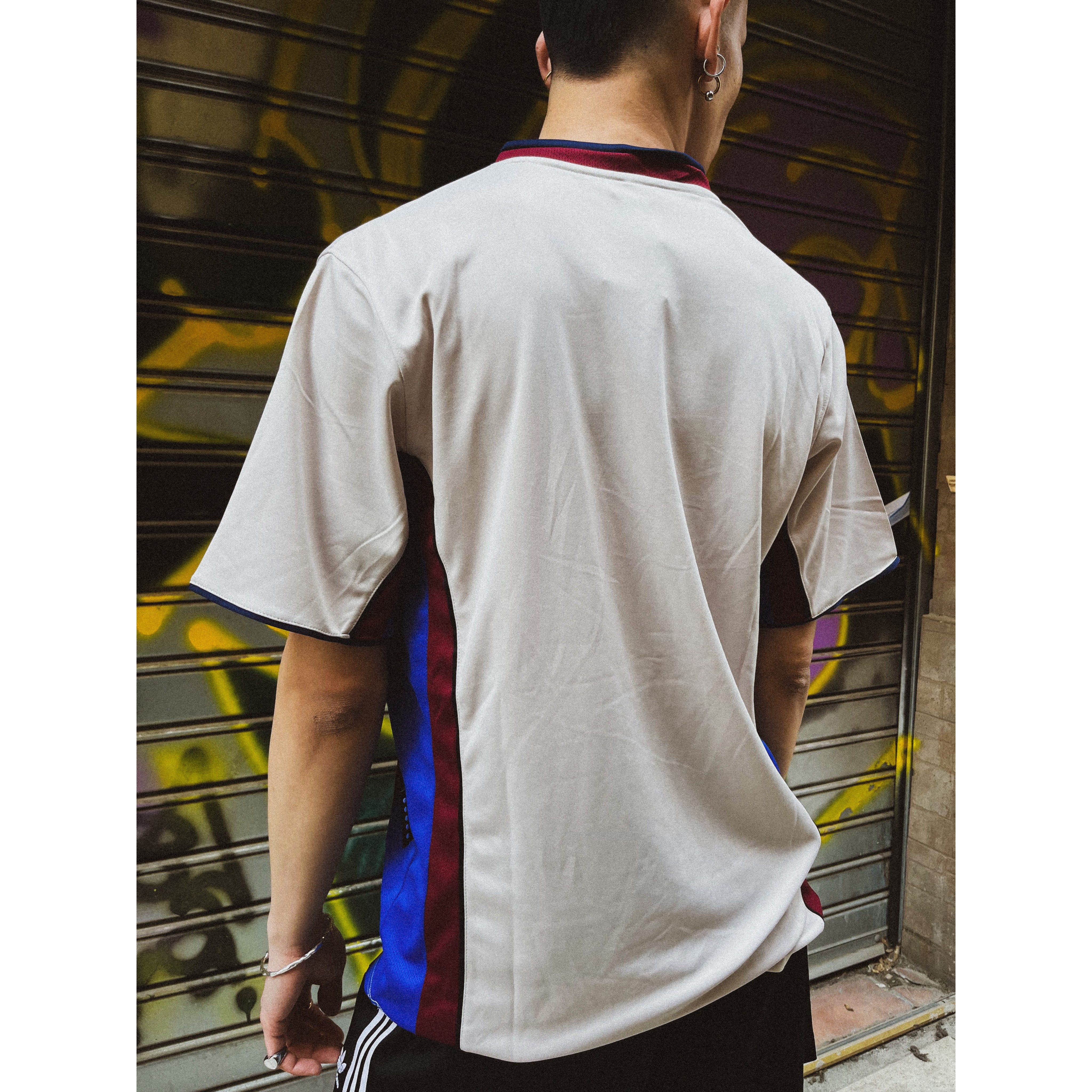 NIKE F.C BARCELONA VINTAGE FOOTBALL JERSEY NIKE F.C BARCELONA VINTAGE FOOTBALL JERSEY